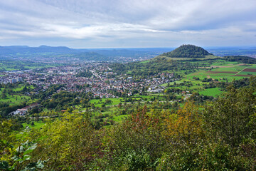 Obraz premium Eningen unter Achalm bei Reutlingen am Fusse der Schwäbischen Alb; Baden Württemberg; Deutschland;