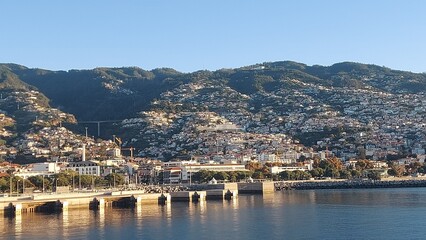 natureza, ar livre, paisagem, montanha, verde, azul, c&eacute;u, nuvens, mar, oceano, onda, floresta, &aacute;rvores, &aacute;gua, paz, para&iacute;so, relaxamento, viagem, portugal, madeira, ilha da madeira