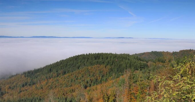 Les Monts du Lyonnais au dessus des nuages