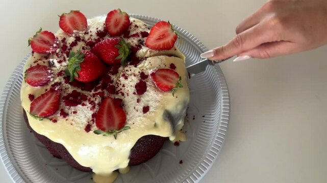 bolo de morangos delicioso 