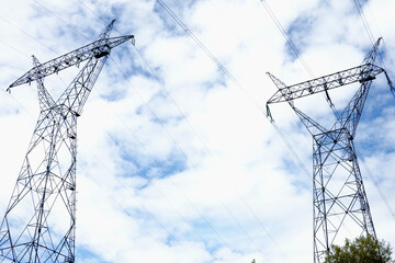 Pylônes électriques pour le transport de l'électricité à très haute tension