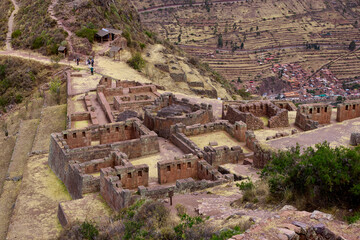 Obraz premium The Pisac Ruins are one of the most significant and well-preserved Incan archaeological sites in the Sacred Valley of Peru. Located above the town of Pisac, these ruins offer a fascinating .