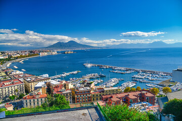 Obraz premium Panoramic view of Naples seafront from Posillipo hill with the Mediterranean Sea in the background