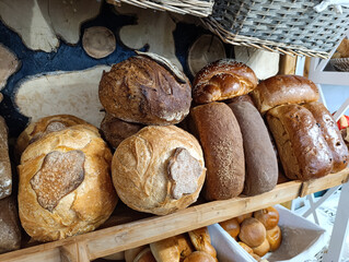 A display case filled with lots of different types of bread