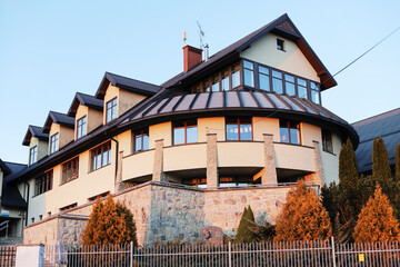 KLIKUSZOWA, POLAND - NOVEMBER 17, 2024: A primary school for highland children located on a high hill with a view.