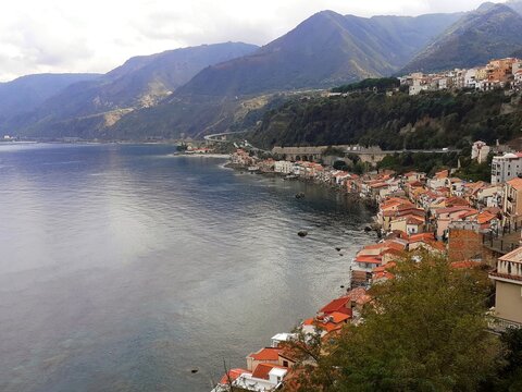 Veduta panoramica del borgo di pescatori di Chianalea di Scilla