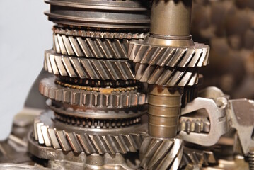 Zahnr&auml;der im Getriebe - Nahaufnahme