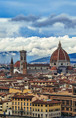 Obraz premium Panoramic view of Florence, Italy in Piazzale Michelangelo (Michelangelo Square). The view captures the heart of Florence from Forte Belvedere to Santa Croce, across the walkways and the bridges.