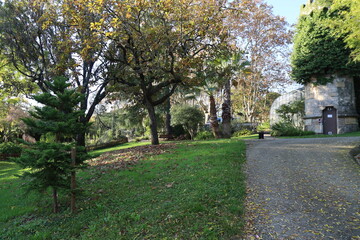 Le parc botanique de la tour vieille, jardin botanique et parc public, ville d'Alès, département du Gard, France