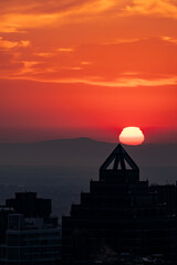 Obraz premium Stunning sunset pictures with famous landmarks illuminated by vibrant light