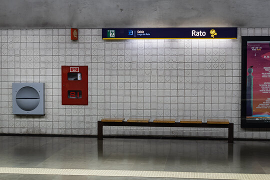 Interior of Subway station Rato (1997). Rato station is southern terminus of Yellow Line of Lisbon Metro. Lisbon Metro (Metro de Lisboa) opened in December 1959. LISBON, PORTUGAL. AUGUST 20, 2024.