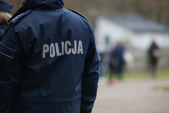 Napis policja na plecach