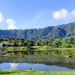 Fototapeta premium lake and mountains