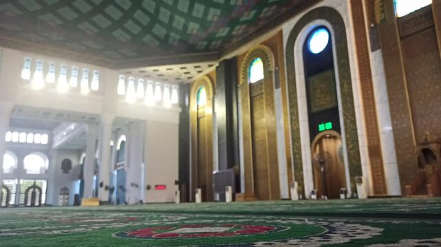 blur and defocused: on mosque