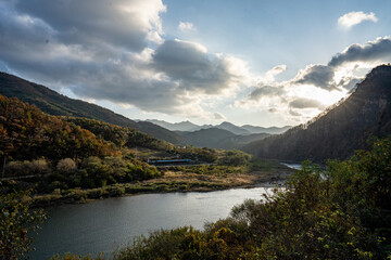 동강의 노을 장면