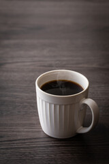 テーブルの上のホットコーヒー