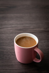 テーブルの上のカフェオレ