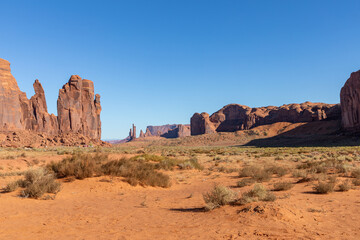 Fototapeta premium Monument Valley Rock Formations, Arizona-Utah Border, USA – Iconic Desert Landscapes with Majestic Buttes and Mesas, Captured in Stunning Light and Natural Splendor