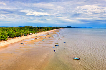Obraz premium Beaches and local fishing boats, Thailand