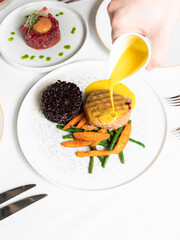 Authentic Dining Moments: Culinary Delights, Drinks, and Atmosphere in a Vibrant Restaurant Setting