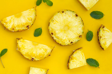 Fresh fruit, Ripe pineapple slices
