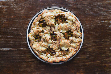 fall recipe preparation process of half-open apple pie with autumn leaves decor