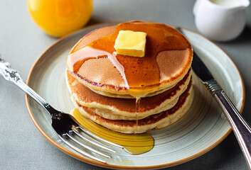 シロップのかかったパンケーキ