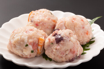 野菜と海鮮のつみれ（ほっけ　たこ　いか　鯛）