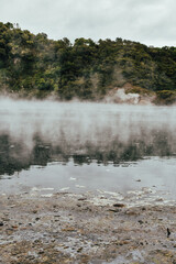 Fotografía del Waimangu Volcanic Valley en Rotorua, Nueva Zelanda.