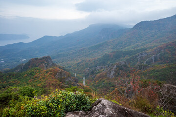 日本の香川県の小豆島の寒霞渓の秋の美しい紅葉