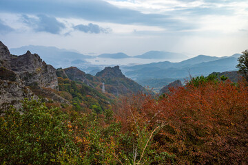 日本の香川県の小豆島の寒霞渓の秋の美しい紅葉