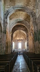 Fototapeta premium Intérieur de l'église Saint-Vincent de Mont-Saint-Vincent (Bourgogne)