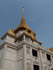 Fototapeta premium Wat Traimit and Its Stunning Golden Spire, Bangkok Architecture, Thailand