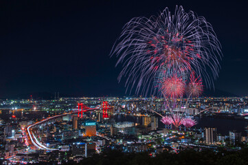 高塔山から望む「くきのうみ花火の祭典」