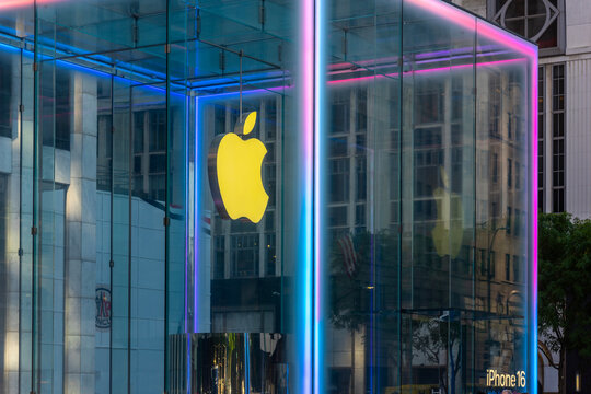 Apple Store in 5h avenue in Manhattan