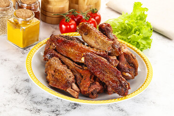 Roasted duck wings with sauce