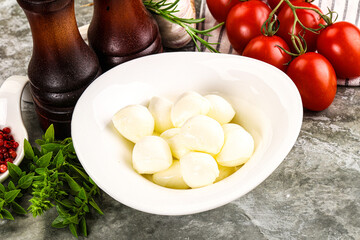 Small mozzarella mini cheese balls