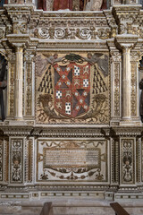 Escudo episcopal en el interior de la catedral de Siguenza, Guadalajara, castilla la mancha, españa.