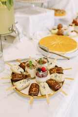 Cake pops, ice cream, ice cream on a stick, sweet table, sweets, sweet snack, chocolate dessert, white chocolate dessert, summer desserts, birthday sweets