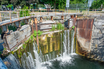Anciennes portes d'&eacute;cluses du Canal de Soulanges