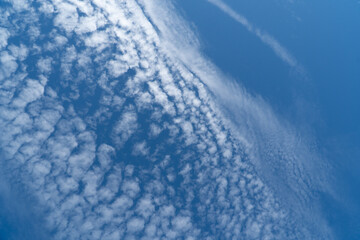 Céu Azul Incrível com Nuvens 