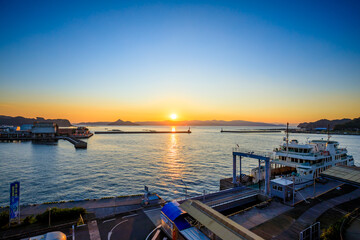 初秋の牛深ハイヤ大橋から見た朝日　熊本県天草市　The sunrise seen from Ushibuka Haiya Ohashi Bridge in early autumn.Kumamoto Pref, Amakusa City.