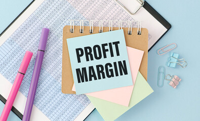 Text PROFIT MARGIN on sticker on notepad