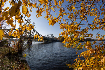 Glienicker Brücke Berlin Potsdam im Herbst