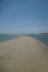 Obraz premium Exploring a serene sandbar coastal region scenic photography tranquil environment wide angle nature's beauty