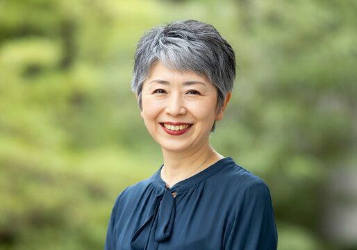 60代笑顔」の写真素材 | 64,962件の無料イラスト画像 | Adobe Stock