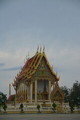 Exploring the serene beauty of thai temple grounds panoramic views of buddhist architecture and rich cultural heritage