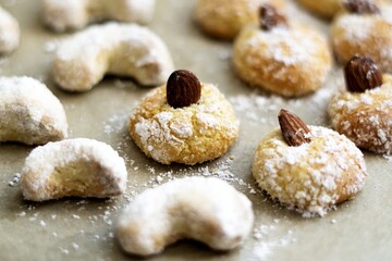 Kekse backen - Kokos-Makronen und Vanillekipferln