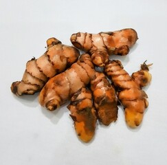Raw turmeric 