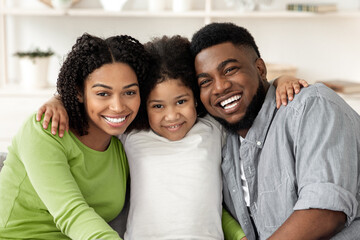 Obraz premium Happy African American Family Posing For Portrait At Home, Embracing And Smiling At Camera, Closeup
